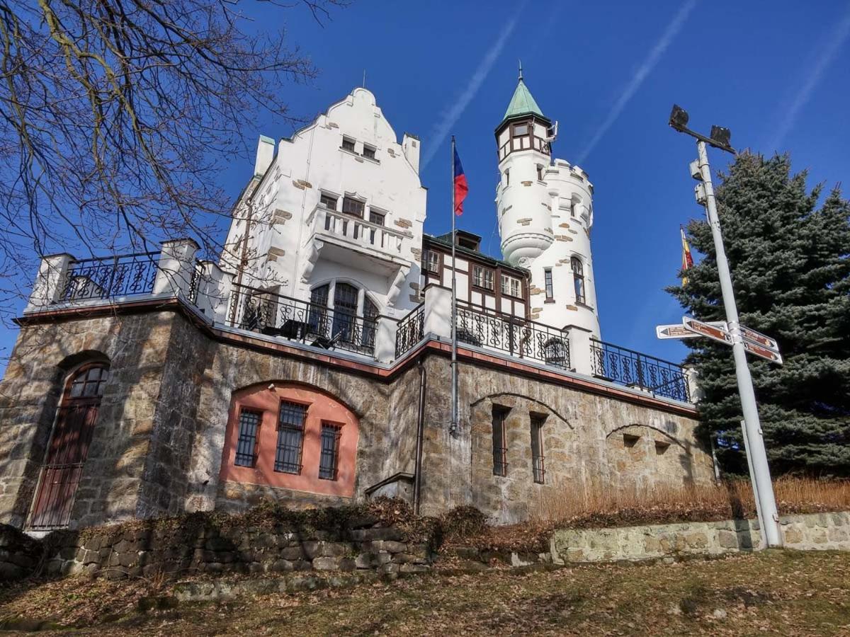 Pod Chlumem - Utulny Byt V Blizkosti Centra Decin Kültér fotó